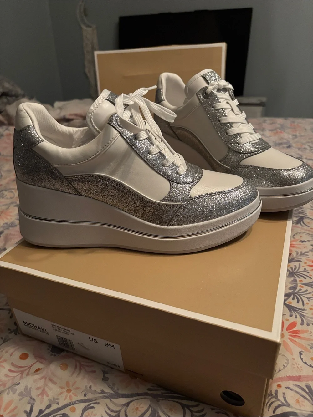 NWT Michael Kors Emmy Glitter Leather Wedge Trainer Sneakers Silver Size 9 Box